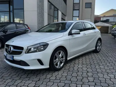 Usata Mercedes A180 122 CV (89 kW) 2016 Bianco Berlina