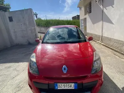 Usata Renault Clio II 75 CV (55 kW) 2010 Rosso Berlina