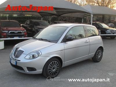 Usata Lancia Ypsilon 69 CV (50 kW) 2011 Argento Utilitaria