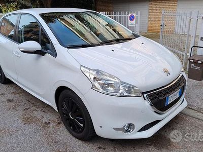 Usata Peugeot 208 Allure 82 CV (60 kW) 2012 Bianco Utilitaria