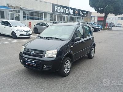 Usata Fiat Panda 4x4 Climbing 55 CV (40 kW) 2004 Nero Utilitaria