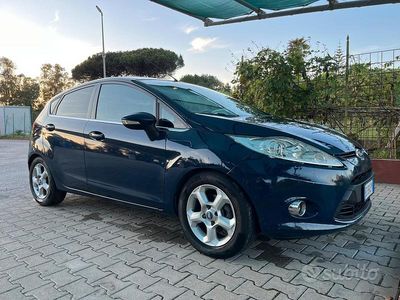 Usata Ford Fiesta 68 CV (50 kW) 2010 Blu Berlina