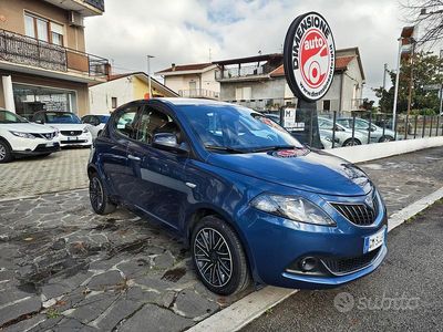 Usata Lancia Ypsilon Gold 69 CV (50 kW) 2022 Blu Utilitaria