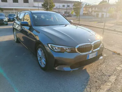 Usata BMW 318 Luxury Line 150 CV (110 kW) 2022 Grigio Station wagon