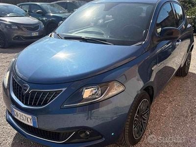 Usata Lancia Ypsilon Gold 69 CV (50 kW) 2023 Blu/azzurro Utilitaria