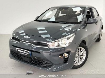 Usata Kia Rio Style 84 CV (61 kW) 2022 Grigio Berlina