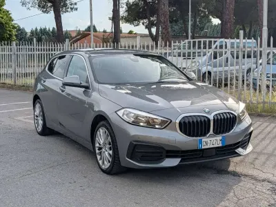Usata BMW 118 Advantage 150 CV (110 kW) 2023 Grigio Utilitaria