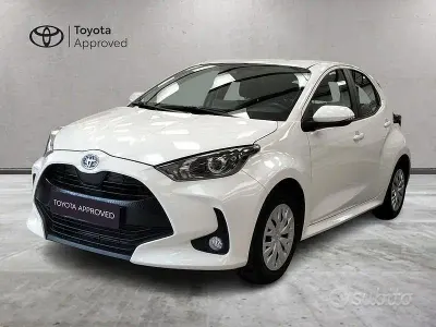 Usata Toyota Yaris Hybrid Active 116 CV (85 kW) 2023 Bianco Berlina