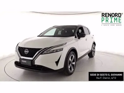 Usata Nissan Qashqai N-Connecta 140 CV (102 kW) 2023 White pearl/black metallic SUV