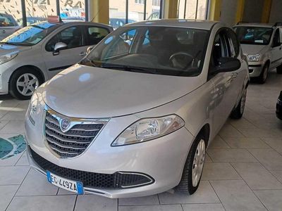Usata Lancia Ypsilon 69 CV (50 kW) 2012 Argento Utilitaria