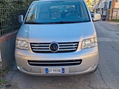 Usata VW Caravelle 2009 Grigio Monovolume