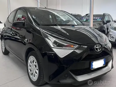 Usata Toyota Aygo Business Edition 69 CV (50 kW) 2018 Nero Utilitaria