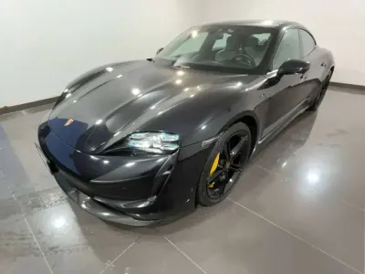 Usata Porsche Taycan Turbo S 141 kW (193 CV) 2020 Nero ocra Berlina