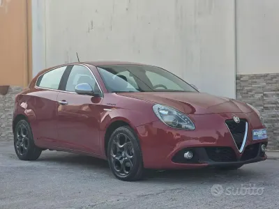 Usata Alfa Romeo Giulietta Veloce 120 CV (88 kW) 2017 Rosso Utilitaria