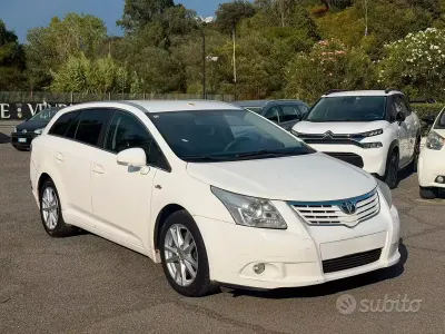 Usata Toyota Avensis Executive 150 CV (110 kW) 2011 Bianco Station wagon