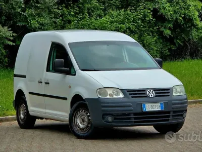 Begagnad VW Caddy 105 HK (77 kW) 2005 Vit Minibuss