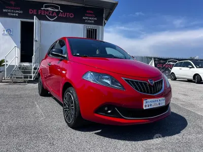 Usata Lancia Ypsilon Gold 69 CV (50 kW) 2023 Rosso Utilitaria
