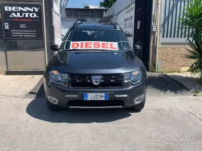 Usata Dacia Duster Lauréate 109 CV (80 kW) 2017 Grigio SUV