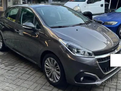 Usata Peugeot 208 Allure 83 CV (61 kW) 2019 Grigio Utilitaria