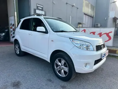 Usata Daihatsu Terios 104 CV (76 kW) 2011 Bianco SUV