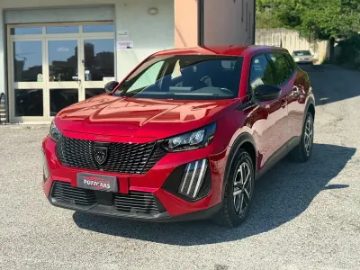 Usata Peugeot 2008 Active 101 CV (74 kW) 2024 Rosso SUV