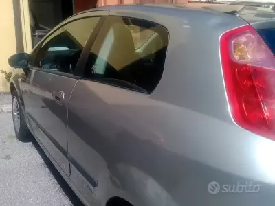 Usata Fiat Grande Punto 65 CV (47 kW) 2007 Grigio Utilitaria