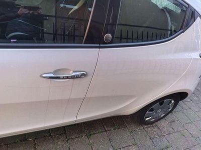 Usado Lancia Ypsilon 69 HP (50 kW) 2016 Citadino
