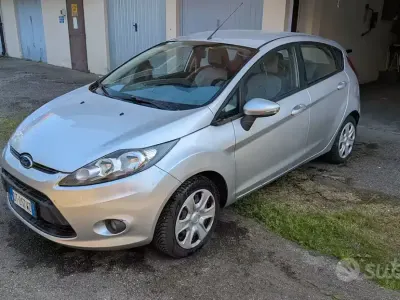 Usata Ford Fiesta Titanium 82 CV (60 kW) 2009 Grigio Berlina