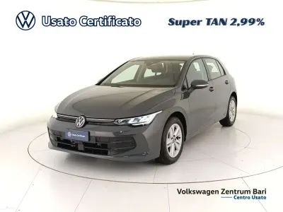 Usata VW Golf VIII Life 116 CV (85 kW) 2025 Grigio Berlina