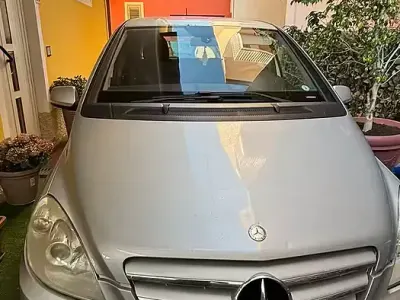 Usata Mercedes B200 140 CV (102 kW) 2009 Grigio Monovolume