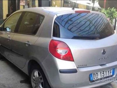 usata Renault Clio 1.2 neopatentati