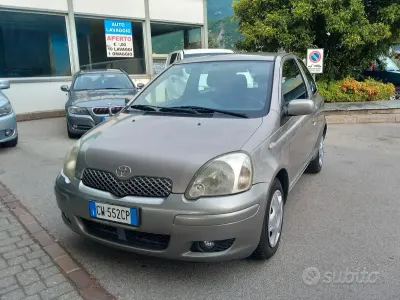 Usata Toyota Yaris Sol 65 CV (47 kW) 2005 Grigio Utilitaria