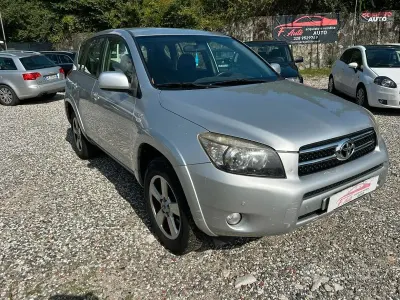 Usado Toyota RAV4 Luxury 177 CV (130 kW) 2006 Gris SUV