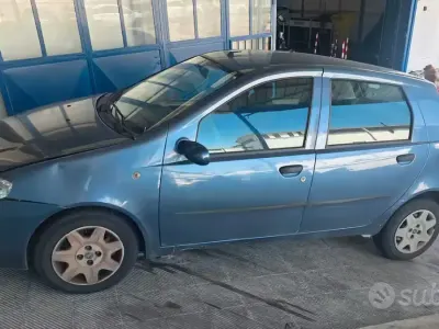 Käytetty Fiat Punto 69 HP (50 kW) 2003 Sininen Viistoperä