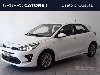 Begagnad Kia Rio Urban 82 HK (60 kW) 2022 Vit Sedan