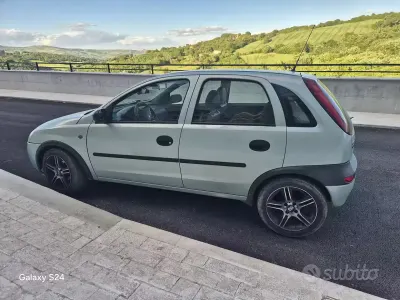 Usata Opel Corsa 2001 Verde Utilitaria