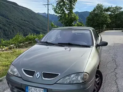 Usata Renault Mégane Cabriolet Privilege 107 CV (78 kW) 2001 Grigio Cabrio