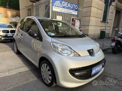 Usata Peugeot 107 68 CV (50 kW) 2009 Grigio Utilitaria