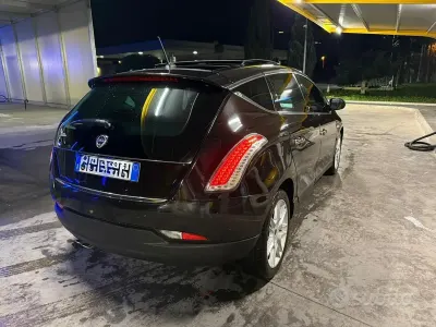 Usata Lancia Delta 120 CV (88 kW) 2014 Utilitaria