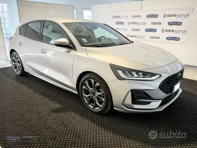 Usado Ford Focus ST-Line 116 HP (85 kW) 2025 Cinzento Sedan