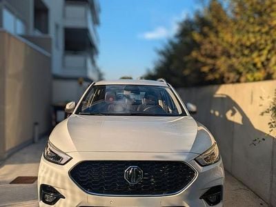Usata MG ZS Luxury 111 CV (81 kW) 2024 Bianco SUV