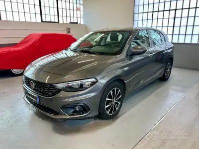 Usata Fiat Tipo Lounge 95 CV (69 kW) 2018 Grigio Berlina