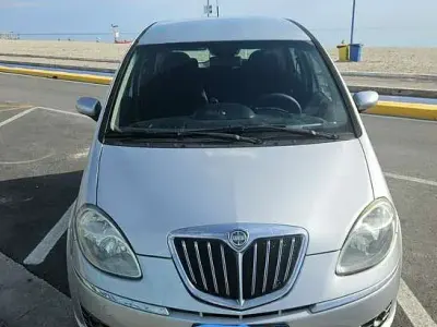 Usata Lancia Musa 90 CV (66 kW) 2007 Grigio Monovolume