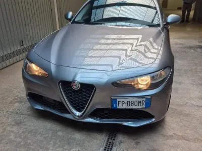 Usata Alfa Romeo Giulia 180 CV (132 kW) 2018 Grigio Berlina