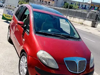Usata Lancia Musa 90 CV (66 kW) 2007 Rosso Monovolume
