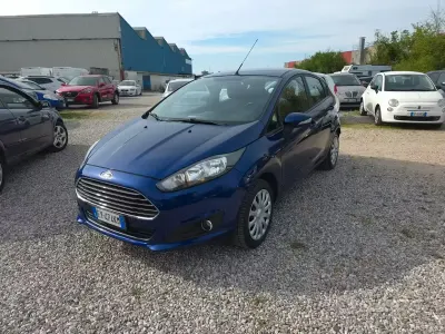 Second-hand Ford Fiesta 80 CP (58 kW) 2015 Albastru Hatchback