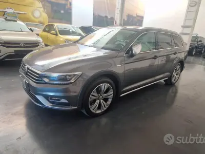 Usata VW Passat Alltrack 190 CV (139 kW) 2017 Grigio Station wagon