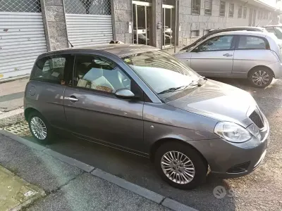 Usata Lancia Ypsilon 80 CV (58 kW) 2011 Grigio Utilitaria