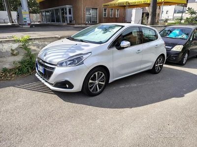 Usata Peugeot 208 Allure 80 CV (58 kW) 2017 Bianco Utilitaria