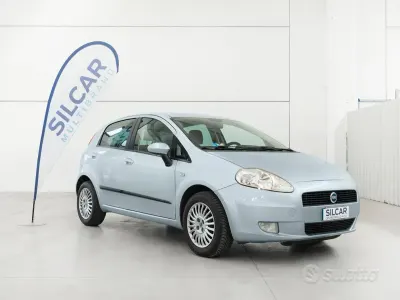 Usata Fiat Grande Punto Dynamic 77 CV (56 kW) 2007 Bluazzurro Utilitaria